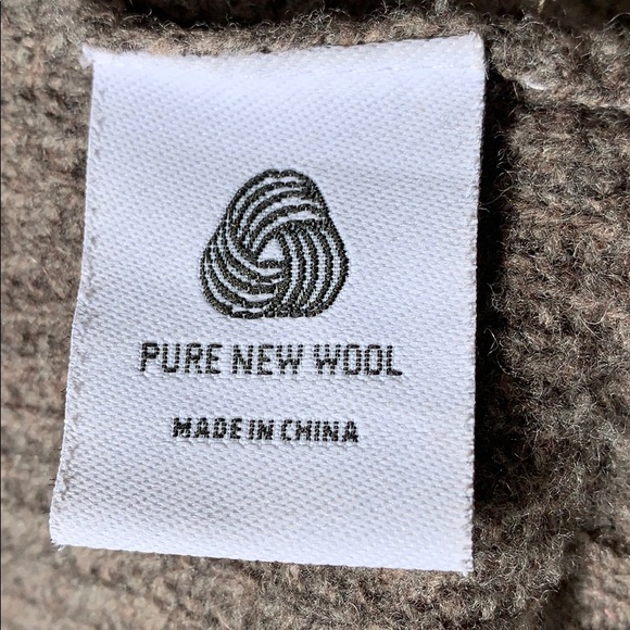 SOLD Pure New Wool Turtleneck - Picture 4 of 4